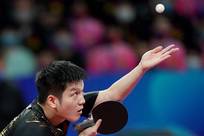 他突然用手 他突然用手