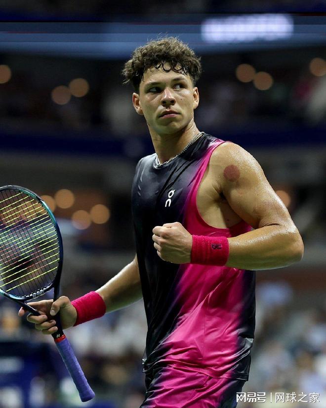 向他抛出了 向他抛出了